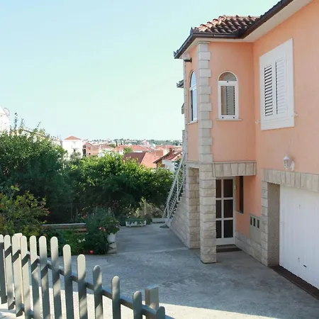 Apartment Dragan Okrug Gornji
